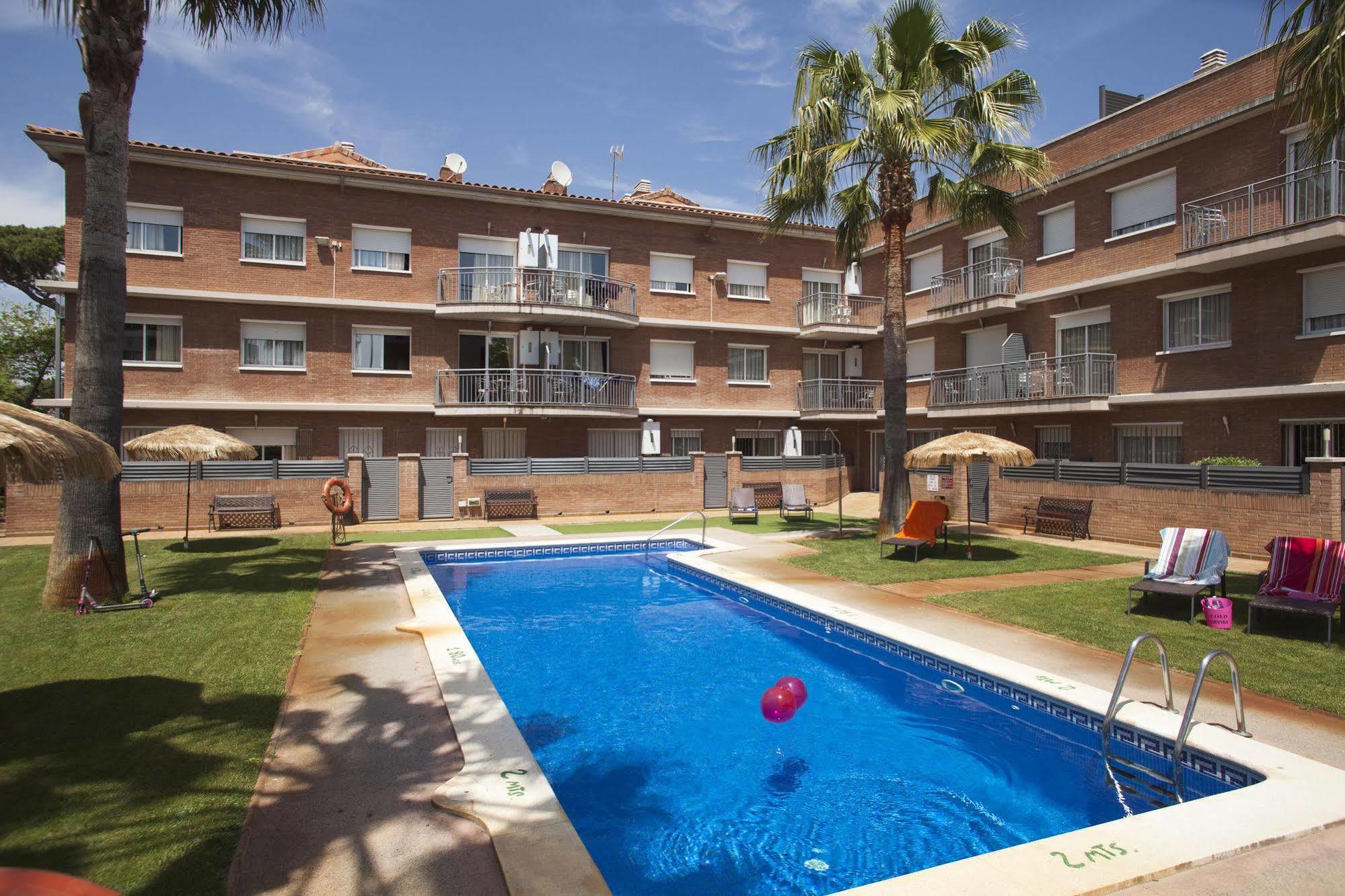 Velor Apartamentos Turisticos Castelldefels Exterior photo